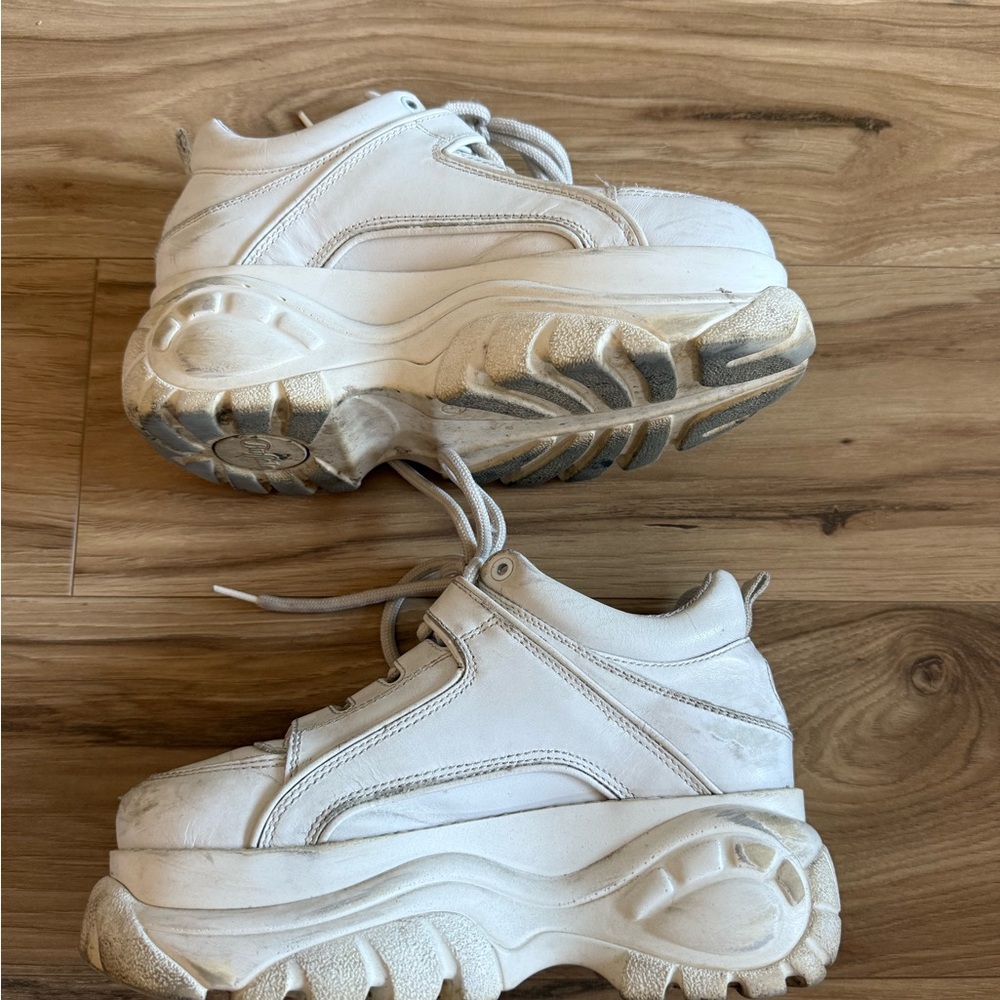 Buffalo London platform sneaker